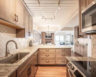 Renovated 2 BR Condo w Hot Tub -Mountain Views! - Snowmass Village - Kitchen