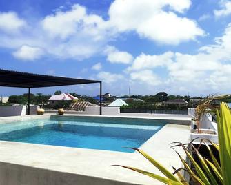 One-of-a-kind Villa with Rooftop Pool and 2 Bedrooms and Fully Equipped Kitchen - Nungwi - Pool
