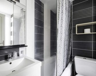 Un Hôtel sur le Port - La Rochelle - Bathroom