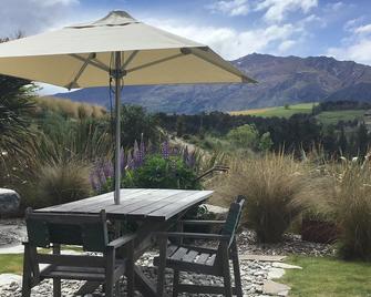 Hawkridge Chalet - Honeymooners Chalet - Arrowtown - Patio