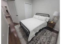 Renovated 1890's Brownstone in Hudson County - 웨스트 뉴욕 - 침실