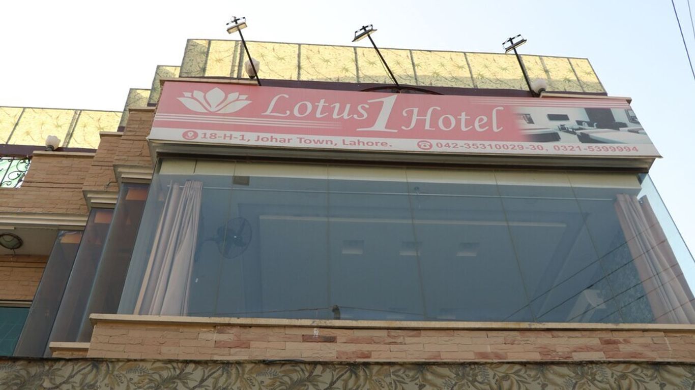 Lotus 1 Hotel