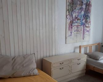 house in the green - just 10 minutes from the cathedral and 20 minutes by car to the airport - Hürth - Schlafzimmer