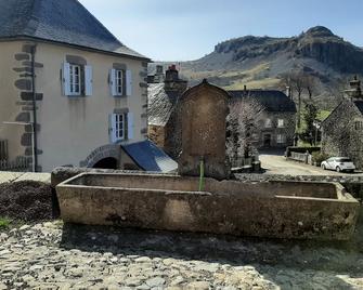 La Maison De Dienne - Dienne - Edificio