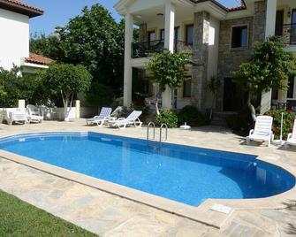 A Ground Floor Apartment With Shared Pool In Well Tended Grounds - Dalyan (Mugla) - Svømmebasseng
