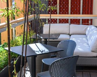 Hotel Sobial Namba Daikokucho - Osaka - Balcony