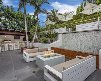 Sunset Strip 5 Star Location W Pool Jacuzzi Cabana Bbq - Los Ángeles - Patio