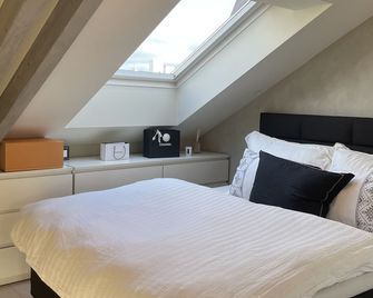Exclusive & Elegant Frogner Apartment in the Heart of Oslo - Oslo - Bedroom