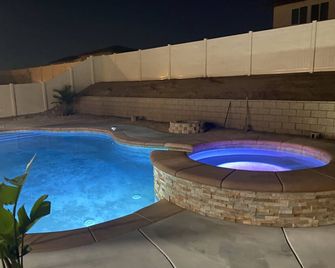 Comfy 1-Bedroom Suite w/Pool & Spa - Adelanto - Pool