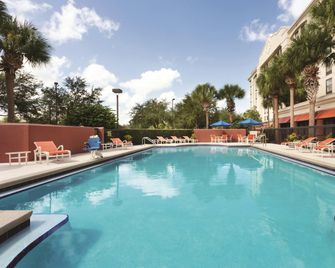 Hampton Inn Orlando Int'l Dr. Area/Convention Center - אורלנדו - בריכה