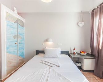 Madaky Hotel - Naousa - Bedroom