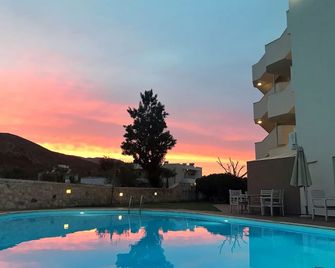 Hermes Hotel - Kissamos - Bazén