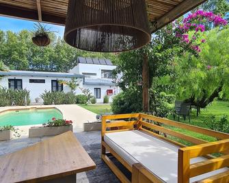 Posada El Capullo - Colonia del Sacramento - בריכה