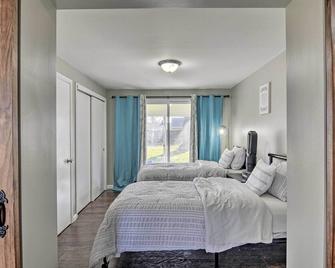 Buffalo Getaway with Charcoal Grill and Patio! - Buffalo - Bedroom