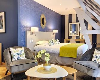 Hotel Les Suites - De Crécy - Crécy-la-Chapelle - Bedroom