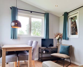 OK40 New rural family chalet for 4 people with sauna - Oostkapelle - Essbereich