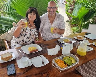 64 Zenj House Luxury Airport Hotel - Sansibar