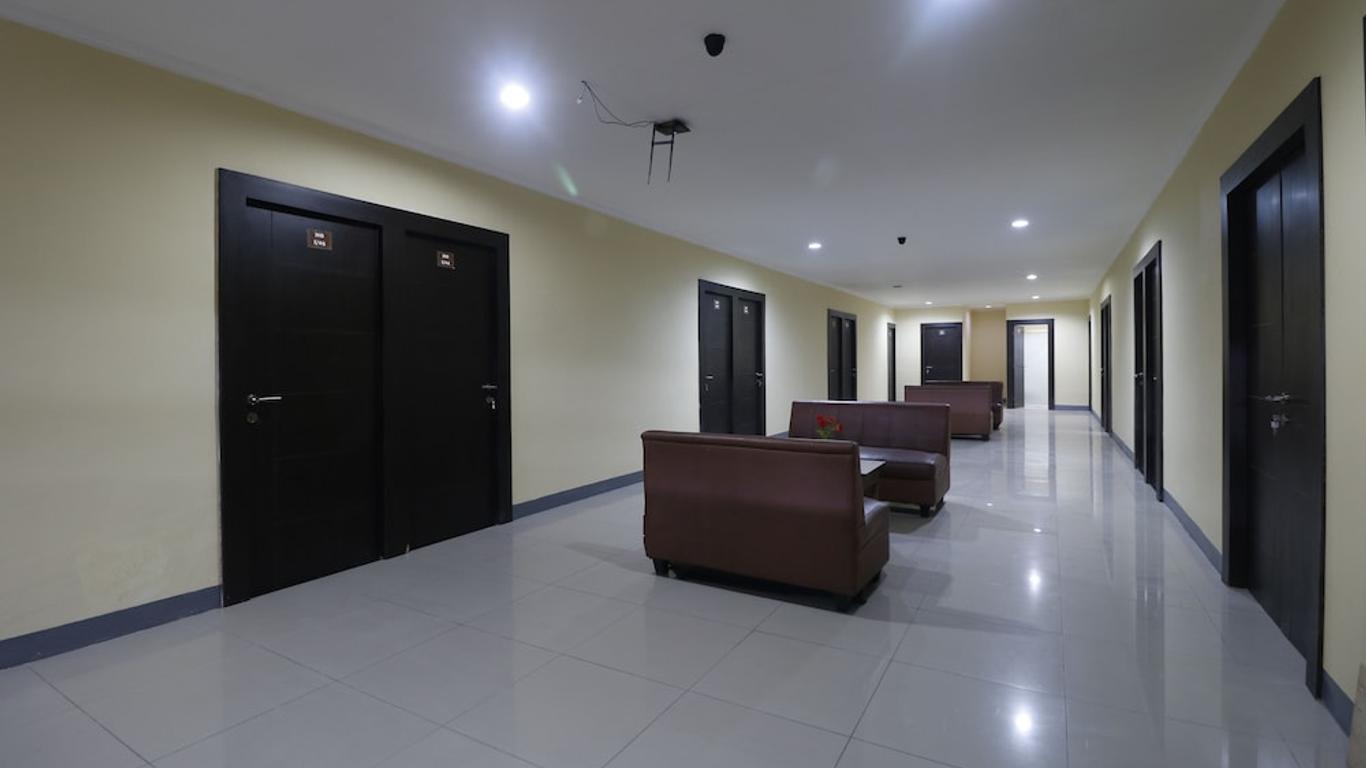 RedDoorz Near Itc Cempaka Mas