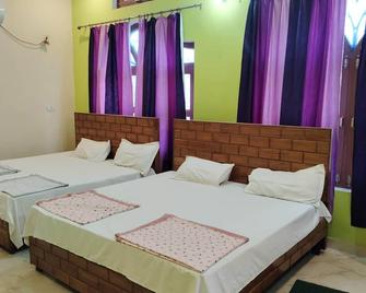 Om Palace Paying Guest House Ayodhya Dhaam - Ayodhya - Slaapkamer