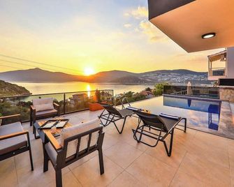 Villa Rainbow - Antalya - Balcony
