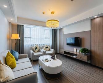 Zhongyue Hotel - Luzhou - Living room