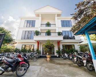 Bed Station Hostel & Pool Bar Hoi An - Hoi An - Building