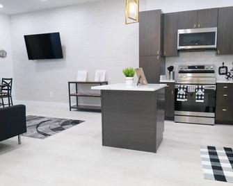 Beautiful luxury apartment in the heart of Fells Point. - Baltimore - Kitchen