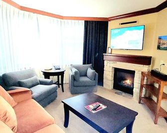Carey's Slopeside 2 Bd 2 Bth 400 Resort RD - Olympic Valley - Wohnzimmer