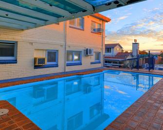 Cowra Motor Inn - Cowra - Zwembad