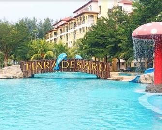 Percutian yang tenang dengan kolam renang yang bersih, taman riadah, dan pantai - Bandar Penawar - Piscina