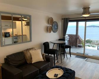 The Beach Hideaway - Eagles Suite - Sechelt - Sala de estar