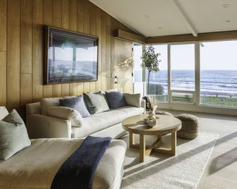 Oceanfront Retreat - Beautiful Beach House with Private Beach Access - Cayucos - Huiskamer