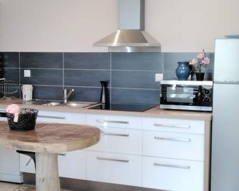 Seasonal rental apartment Callac - Callac - Kitchen