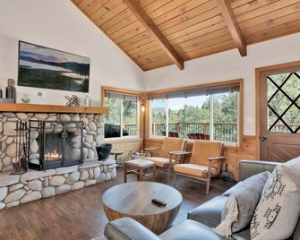Black oak cabin #1977 - Sugarloaf - Living room