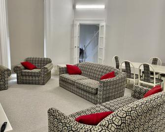 Seafield Tower Glenelg Apartment - Glenelg - Living room