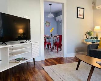 Retro Style Home in Honor Heights - Muskogee - Living room