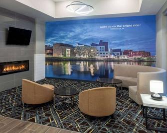 La Quinta Inn & Suites by Wyndham Coralville Iowa City - Coralville - Lounge