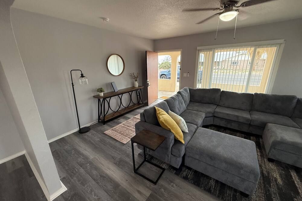 Serene 2-bedroom house with AC in charming Safford - Safford - Wohnzimmer