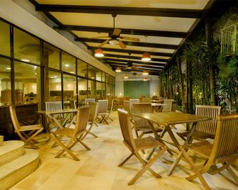 Howard Johnson by Wyndham Barranquilla Versalles - Barranquilla - Restaurant