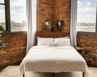 420 Friendly Canada Bridge View Loft Downtown Free Parking - Detroit - Habitación