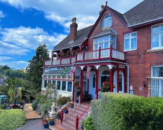 The Robin Hill - Torquay - Building