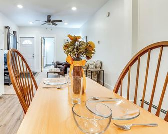 1 Mi to Dtwn Pet-Friendly Corning Retreat - Corning - Eetruimte