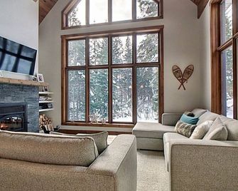 Rustic chic chalet in the forest - Petite-Rivière - Living room