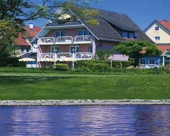 Hotel Strand-Café mit Gästehaus Charlotte - Langenargen - Gebäude
