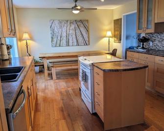 Osprey Nest Lakefront -sleeps 12, close to village - Westport - Cocina