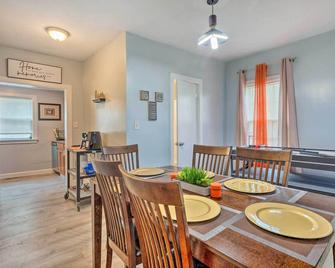 Downtown Brockton Apt Less Than 1 Mi to Local Dining - Brockton - Dining room