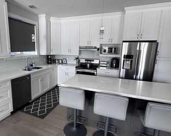 Georgian Bay Home & Escape. Close to Blue Mountain & Georgian Bay - Wasaga Beach - Küche