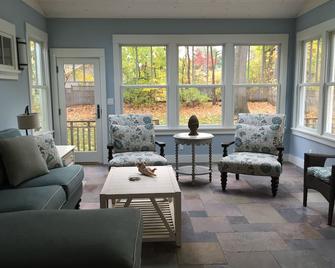 Beautiful Lake Michigan Retreat in Union Pier, Michigan. br - Union Pier - Sala de estar