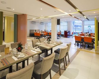 Microtel by Wyndham UP Technohub - Quezon City - Restaurace