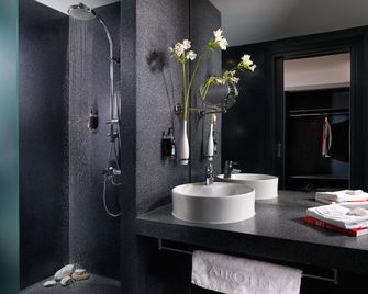 AIROTEL Patras Smart Hotel - Patras - Bathroom
